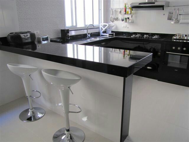 Cozinha com granito preto